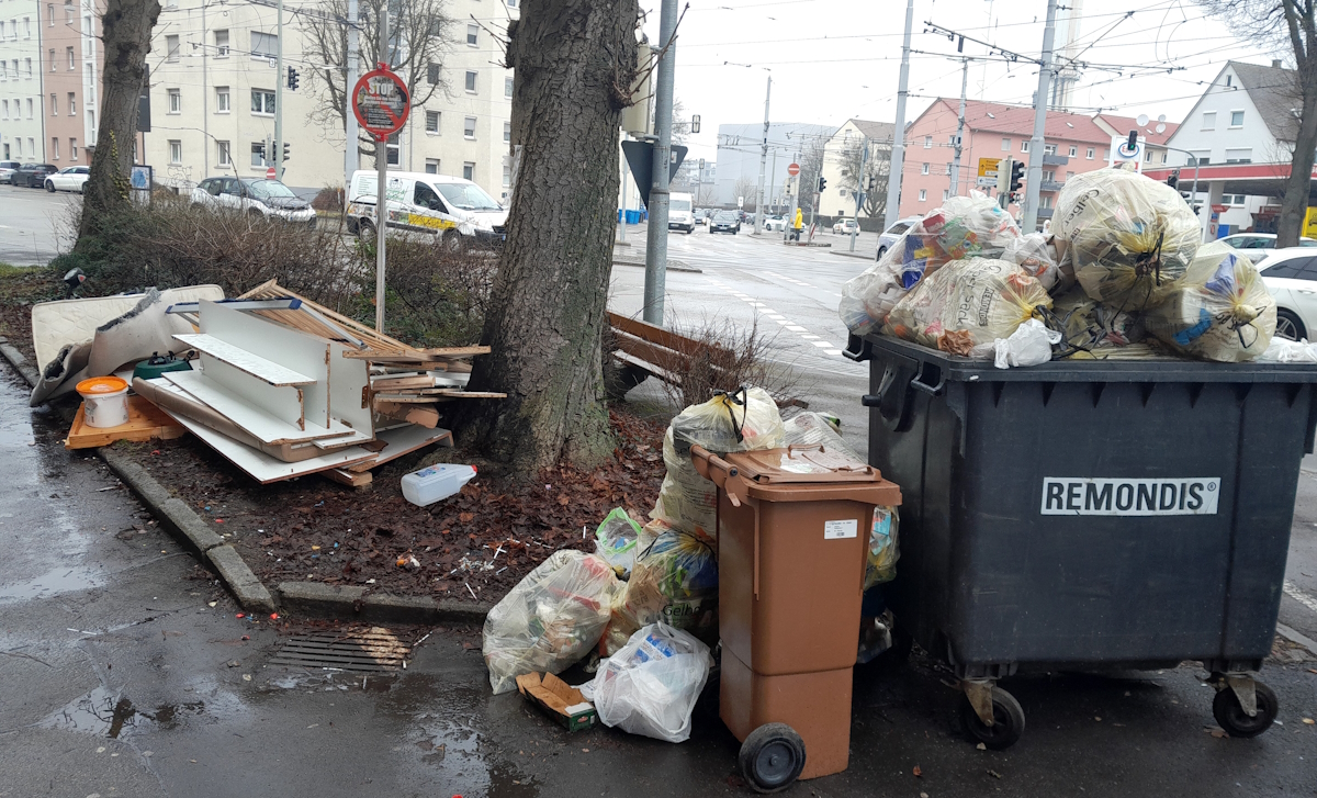 Illegale Müllablagerung am Theodor-Heuss-Platz
